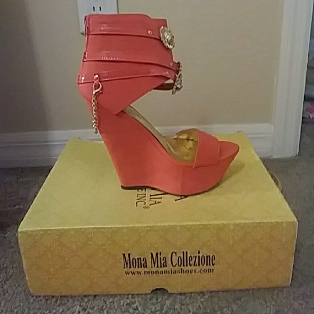 Open toe heel sandal
